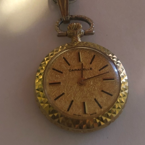 VTG Caravelle by Bulova Gold Tone Engraved Etched Watch Pendant Necklace 25” - Picture 4 of 5